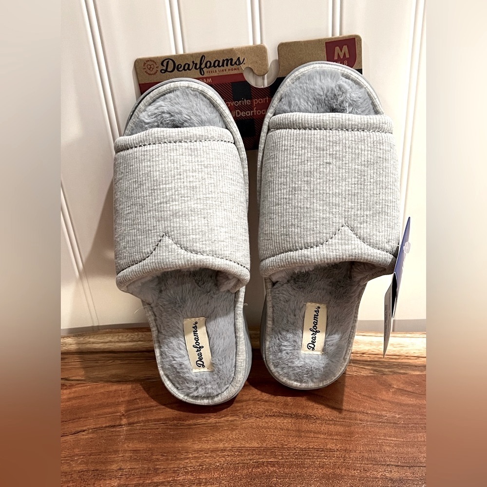 NWT✨Dearfoams Memory Foam Gray Slippers
